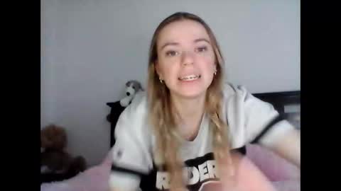 Snapshot of tilylove chatting on 15, 5, 2026 Tily Love online show from 15, 5, 2026
