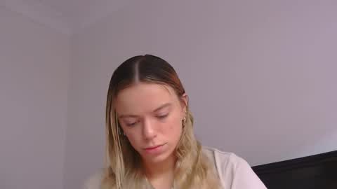 Snapshot of tilylove chatting on 28, 5, 2026 Tily Love online show from 28, 5, 2026