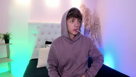 Snapshot of timothy_ross chatting on 19, 11, 2025 Timothy 21 years old online show from 19, 11, 2025