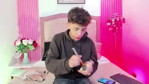 Snapshot of timothy_ross chatting on 4, 2, 2026 Timothy 21 years old online show from 4, 2, 2026