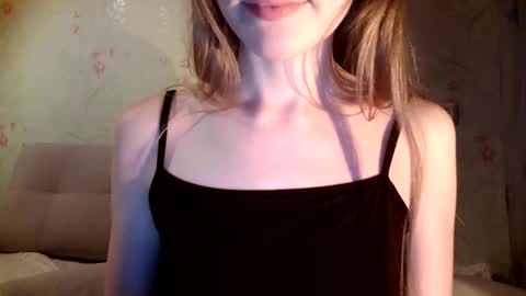 Snapshot of tinalamoon chatting on 25, 12, 2024 Lisa online show from 25, 12, 2024