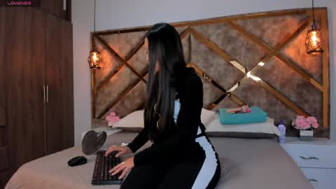 Snapshot of tink_fox chatting on 11, 5, 2026 Tink online show from 11, 5, 2026