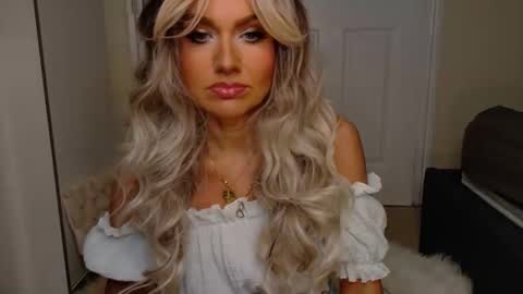 tinkerbell822 online show from 22, 4, 2026