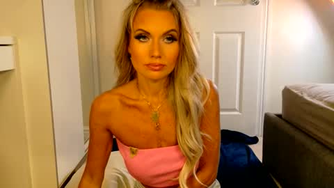 Snapshot of tinkerbell822 chatting on 8, 6, 2026 tinkerbell822 online show from 8, 6, 2026
