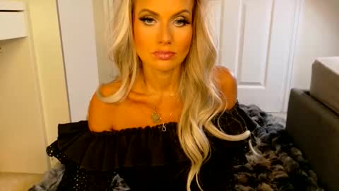 Snapshot of tinkerbell822 chatting on 9, 6, 2026 tinkerbell822 online show from 9, 6, 2026