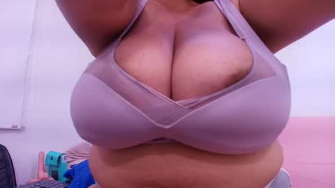 Snapshot of tinkerbell_1 chatting on 29, 9, 2025 tinkerbell online show from 29, 9, 2025