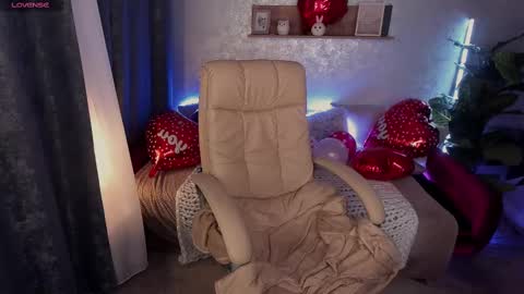 TinkerrBelll online show from 9, 2, 2025