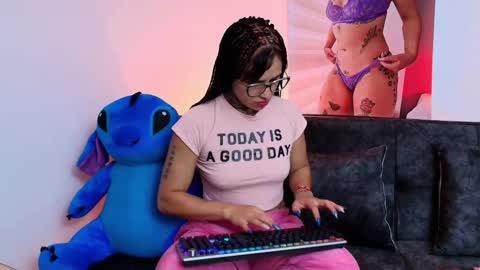 I AM BELLA  ----------- follow my  IG  TINNS 69 online show from 13, 2, 2025