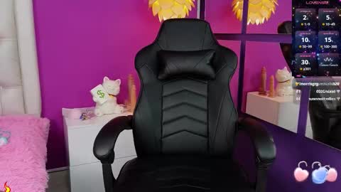 Snapshot of tiny_vixen_ chatting on 21, 2, 2025 tiny_vixen_ online show from 21, 2, 2025