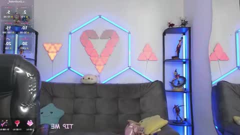 Snapshot of tiny_vixen_ chatting on 8, 9, 2025 tiny_vixen_ online show from 8, 9, 2025