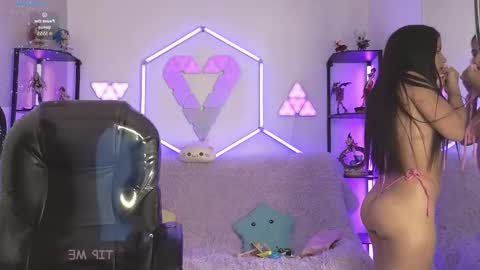 Snapshot of tiny_vixen_ chatting on 29, 9, 2025 tiny_vixen_ online show from 29, 9, 2025