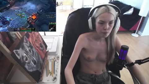 stage Kylie Sinner  brand CLITBAIT online show from 12, 2, 2025