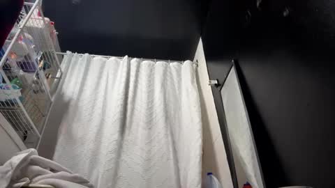 stage Kylie Sinner  brand CLITBAIT online show from 18, 2, 2025