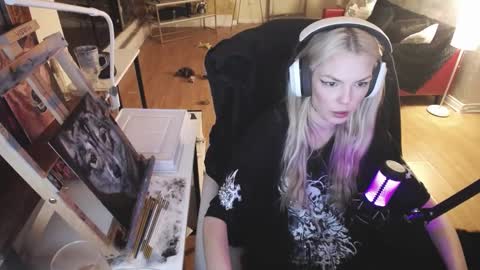 stage Kylie Sinner  brand CLITBAIT online show from 20, 2, 2025