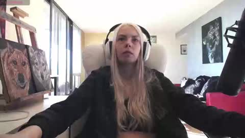 stage Kylie Sinner  brand CLITBAIT online show from 20, 9, 2025