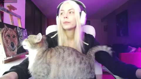 stage Kylie Sinner  brand CLITBAIT online show from 23, 9, 2025