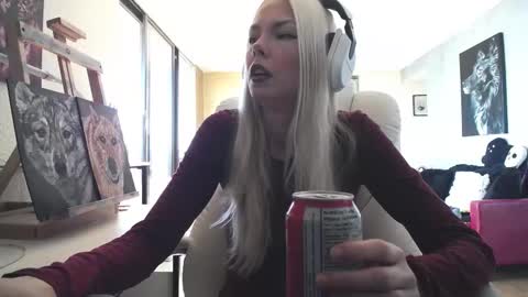 stage Kylie Sinner  brand CLITBAIT online show from 27, 9, 2025