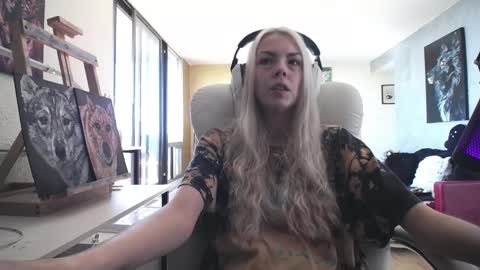 stage Kylie Sinner  brand CLITBAIT online show from 30, 9, 2025