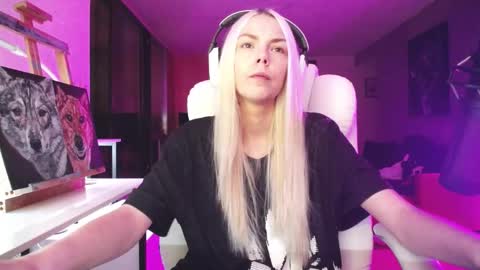 stage Kylie Sinner  brand CLITBAIT online show from 30, 10, 2025