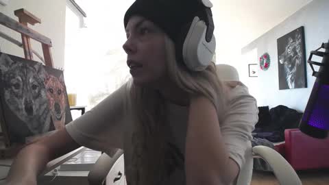 stage Kylie Sinner  brand CLITBAIT online show from 19, 11, 2025