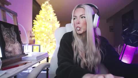 stage Kylie Sinner  brand CLITBAIT online show from 16, 1, 2026