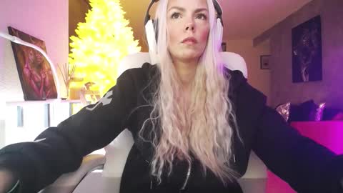 stage Kylie Sinner  brand CLITBAIT online show from 3, 2, 2026