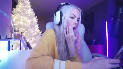 stage Kylie Sinner  brand CLITBAIT online show from 5, 2, 2026