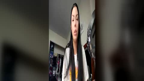 Snapshot of tinykylie chatting on 24, 6, 2026 stage Kylie Sinner brand CLITBAIT online show from 24, 6, 2026