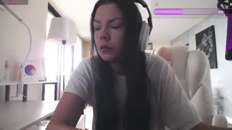 Snapshot of tinykylie chatting on 8, 7, 2026 stage Kylie Sinner brand CLITBAIT online show from 8, 7, 2026