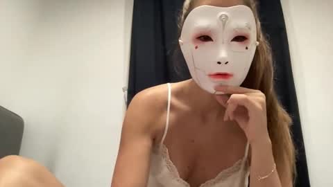 Snapshot of tipsytinkerbell chatting on 26, 10, 2025 Tinks online show from 26, 10, 2025