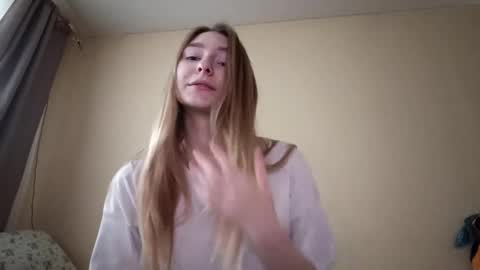 Snapshot of tishabhagat chatting on 3, 11, 2025 Hi Im Carry 18 years old online show from 3, 11, 2025