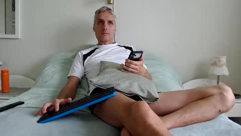 Daniel Bisexual uncut 20cm online show from 21, 9, 2025