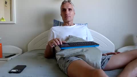 Daniel Bisexual uncut 20cm online show from 28, 9, 2025