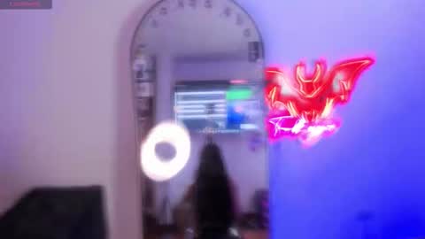   Independent model online show from 13, 9, 2025