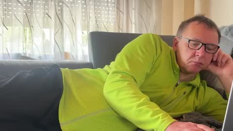 Tom online show from 11, 4, 2026