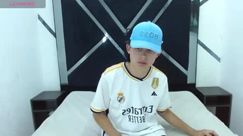 tom_0002 online show from 25, 10, 2025