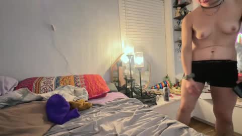 Snapshot of tomboy_titties chatting on 11, 10, 2025 tomboy_titties online show from 11, 10, 2025