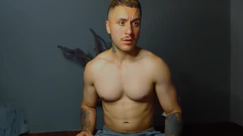 Snapshot of tomdavisxl chatting on 11, 10, 2025 tomDavisXl online show from 11, 10, 2025