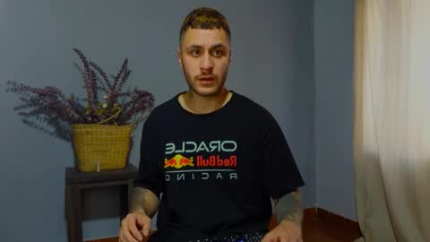 Snapshot of tomdavisxl chatting on 16, 10, 2025 tomDavisXl online show from 16, 10, 2025