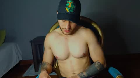 Snapshot of tomdavisxl chatting on 23, 10, 2025 tomDavisXl online show from 23, 10, 2025