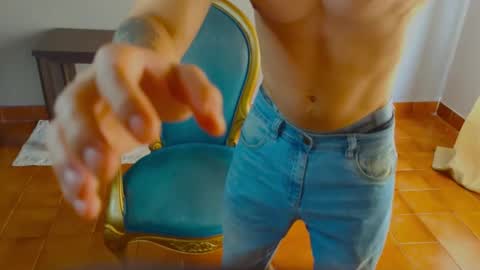 Snapshot of tomdavisxl chatting on 27, 10, 2025 tomDavisXl online show from 27, 10, 2025