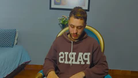 Snapshot of tomdavisxl chatting on 12, 11, 2025 tomDavisXl online show from 12, 11, 2025