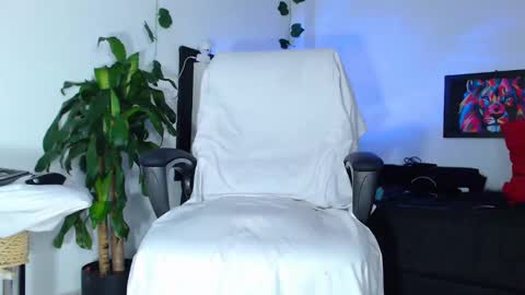 Snapshot of tommy_hotguy chatting on 11, 12, 2024 tommy online show from 11, 12, 2024