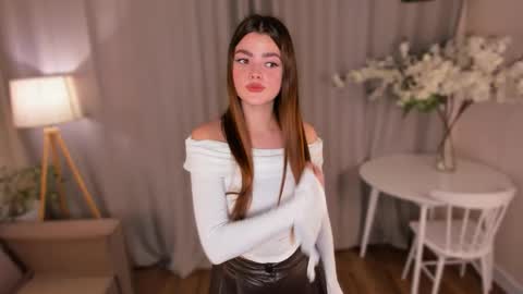 Snapshot of tonibishop chatting on 7, 10, 2025 tonibishop online show from 7, 10, 2025