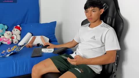 Snapshot of tonny_twink_ chatting on 21, 4, 2026 Tonny online show from 21, 4, 2026