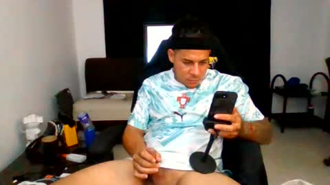 Snapshot of tony19c chatting on 30, 7, 2026 toni online show from 30, 7, 2026