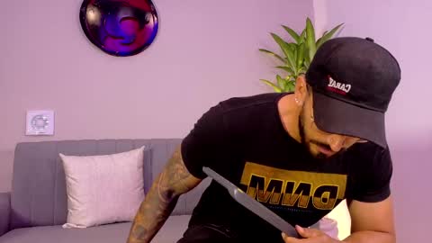 Snapshot of tony_muscle1 chatting on 24, 4, 2026 tony muscle1 online show from 24, 4, 2026