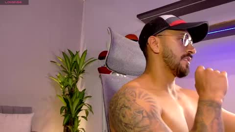 Snapshot of tony_muscle1 chatting on 8, 5, 2026 tony muscle1 online show from 8, 5, 2026