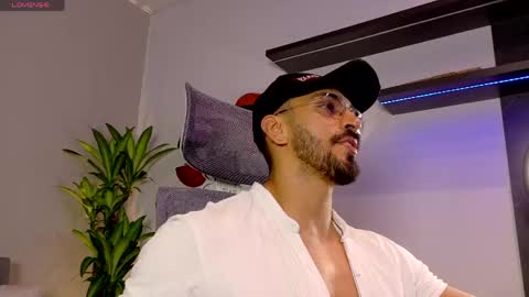 Snapshot of tony_muscle1 chatting on 9, 5, 2026 tony muscle1 online show from 9, 5, 2026