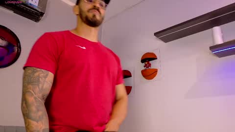 Snapshot of tony_muscle1 chatting on 14, 5, 2026 tony muscle1 online show from 14, 5, 2026